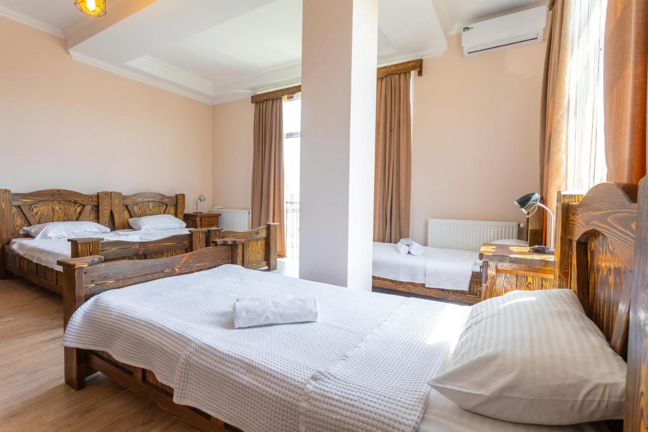 Hotel Phasis Koutaïssi Extérieur photo