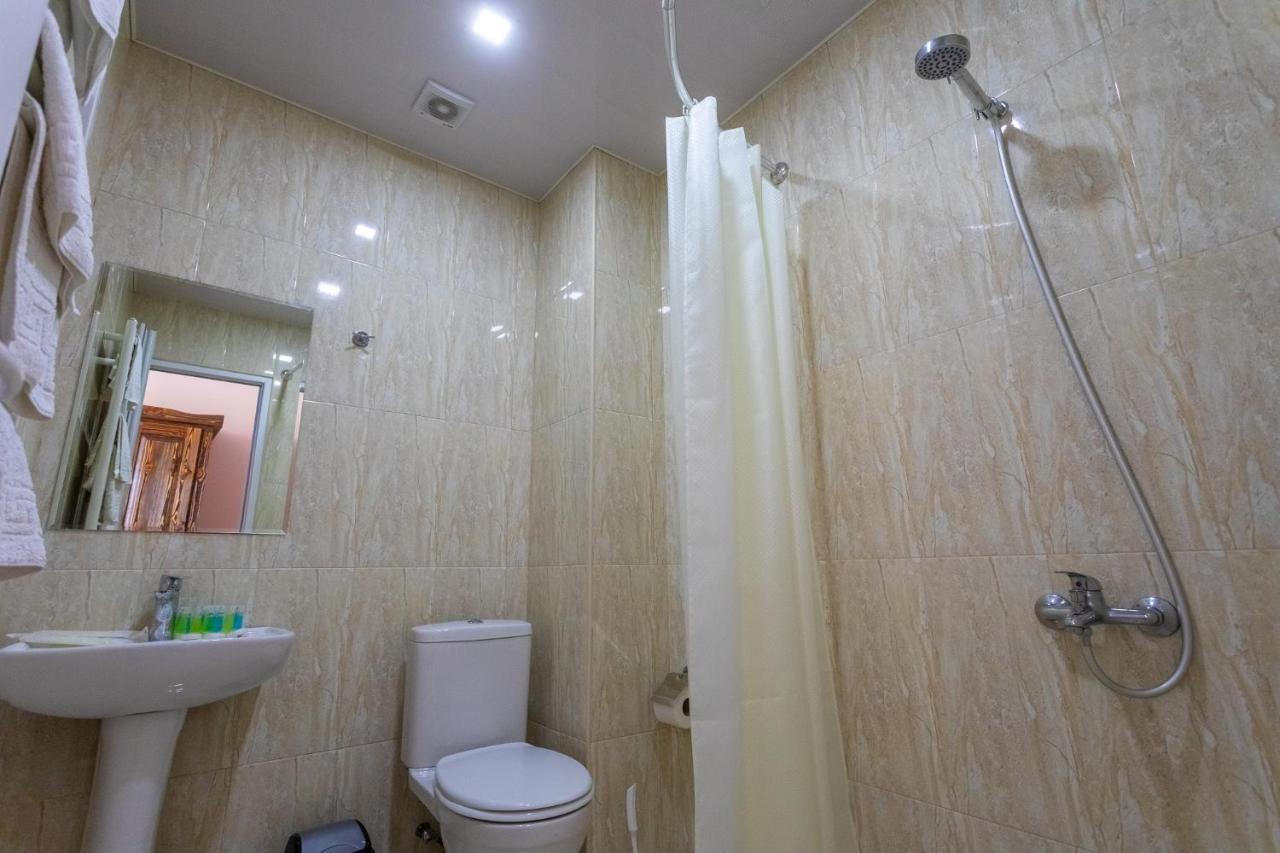 Hotel Phasis Koutaïssi Extérieur photo