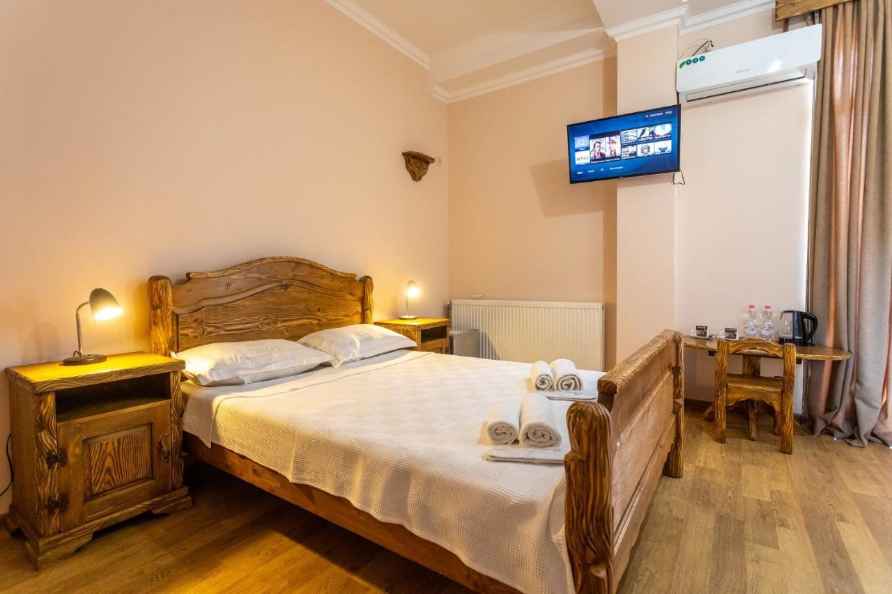 Hotel Phasis Koutaïssi Extérieur photo
