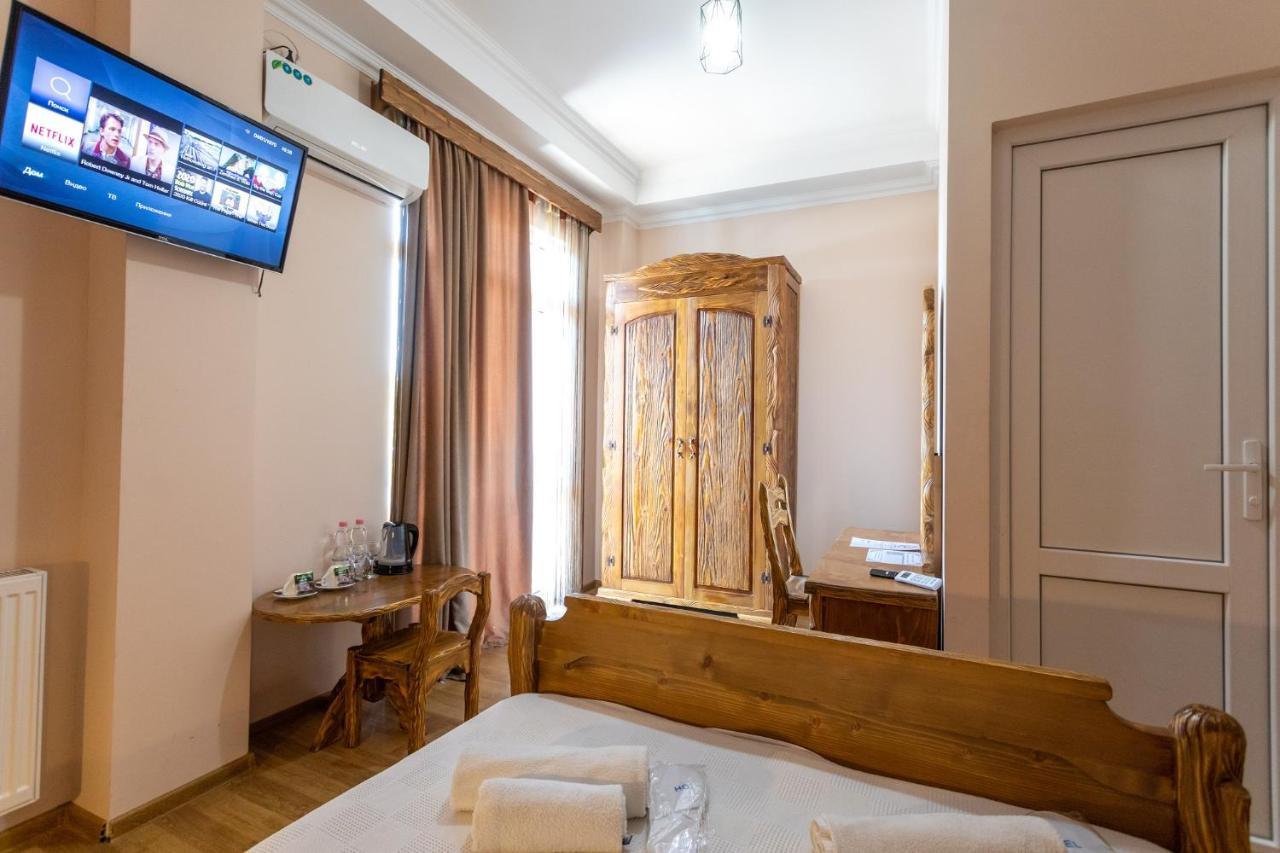 Hotel Phasis Koutaïssi Extérieur photo
