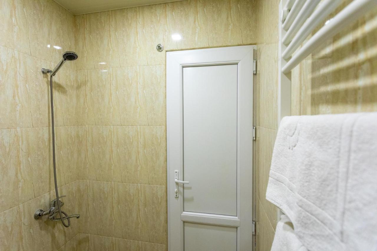 Hotel Phasis Koutaïssi Extérieur photo