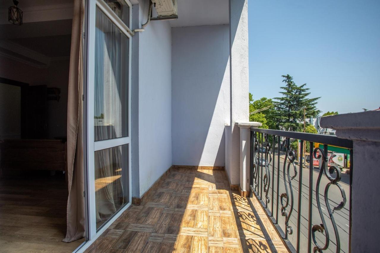 Hotel Phasis Koutaïssi Extérieur photo