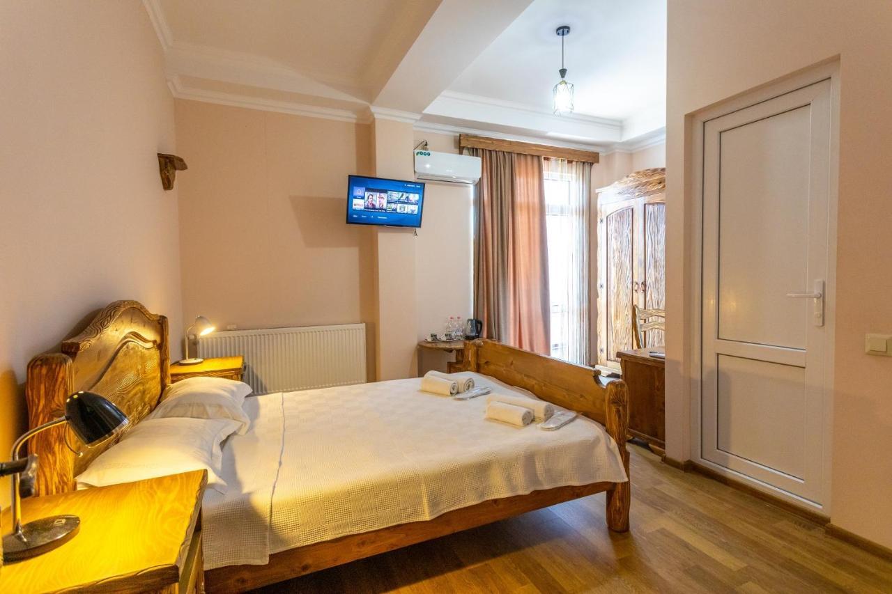Hotel Phasis Koutaïssi Extérieur photo