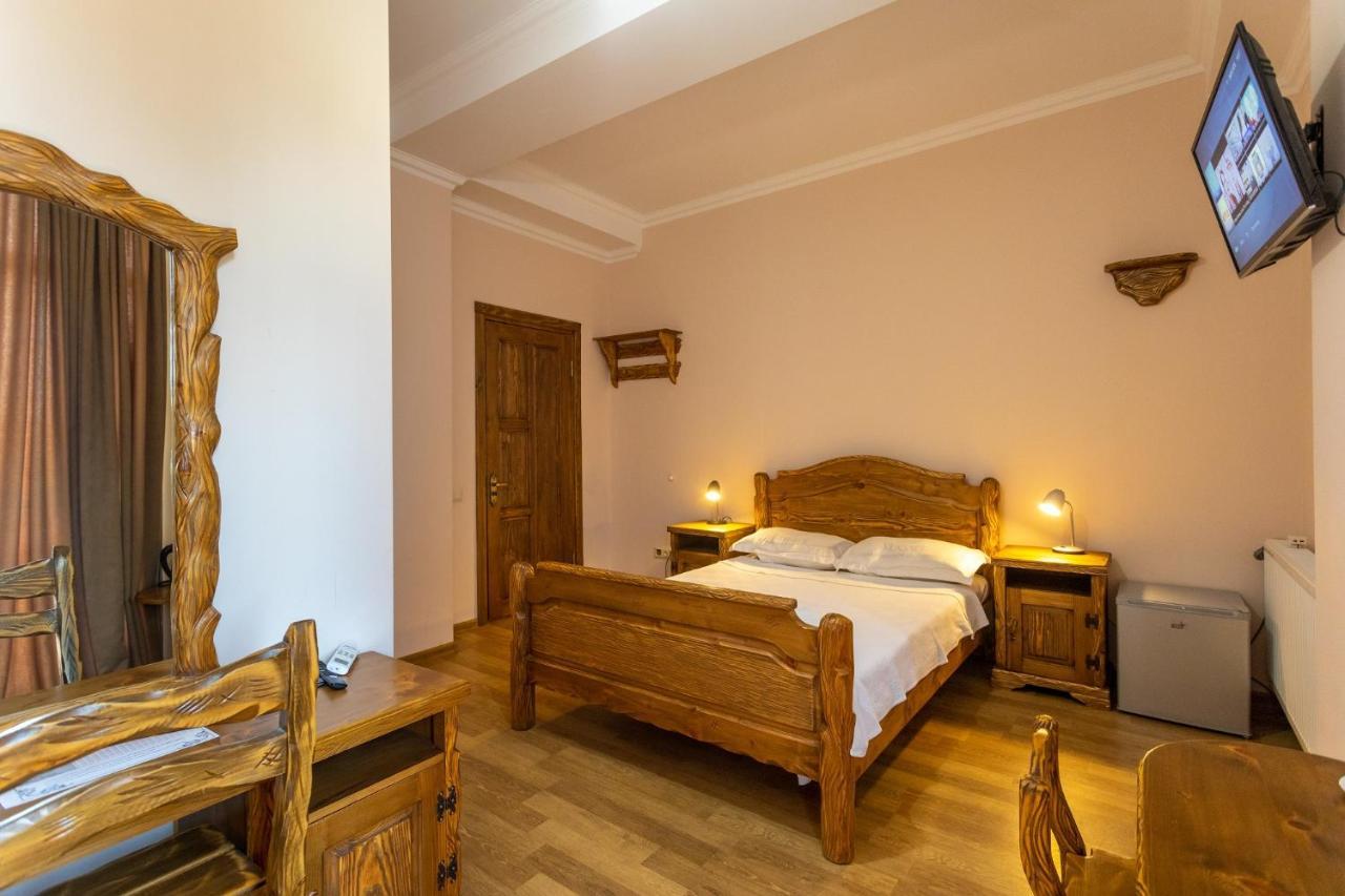 Hotel Phasis Koutaïssi Extérieur photo