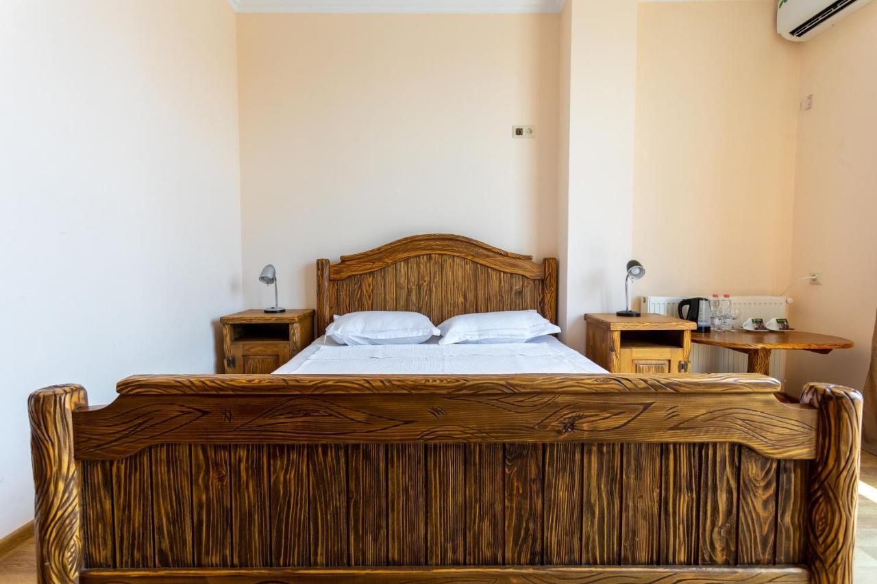 Hotel Phasis Koutaïssi Extérieur photo
