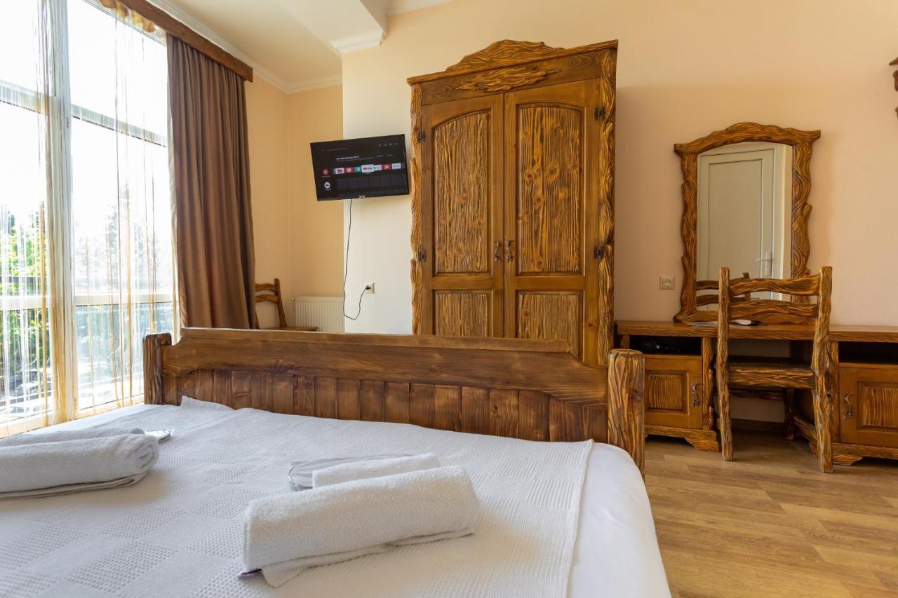 Hotel Phasis Koutaïssi Extérieur photo