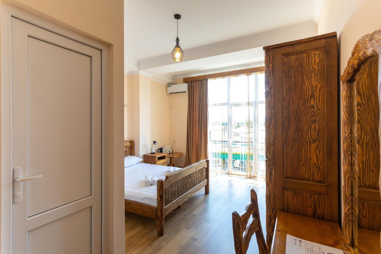Hotel Phasis Koutaïssi Extérieur photo