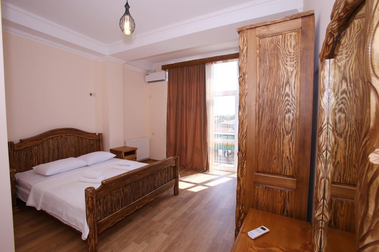 Hotel Phasis Koutaïssi Extérieur photo