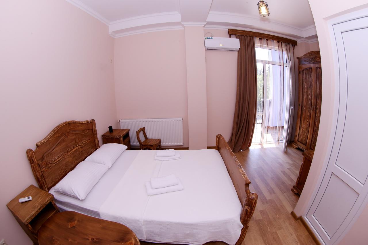 Hotel Phasis Koutaïssi Extérieur photo